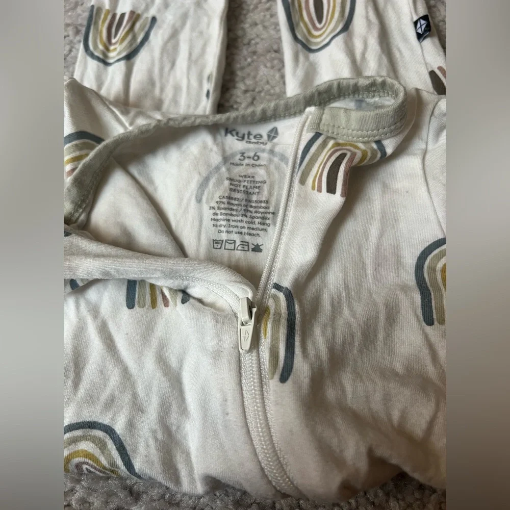 Kyte Baby Rainbow Zippered Rompers 3-6 Months - Picture 4 of 6